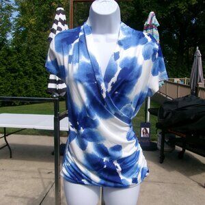 NWT RACHEL ROY WHITE AND BLUE PRINT KNIT TOP M